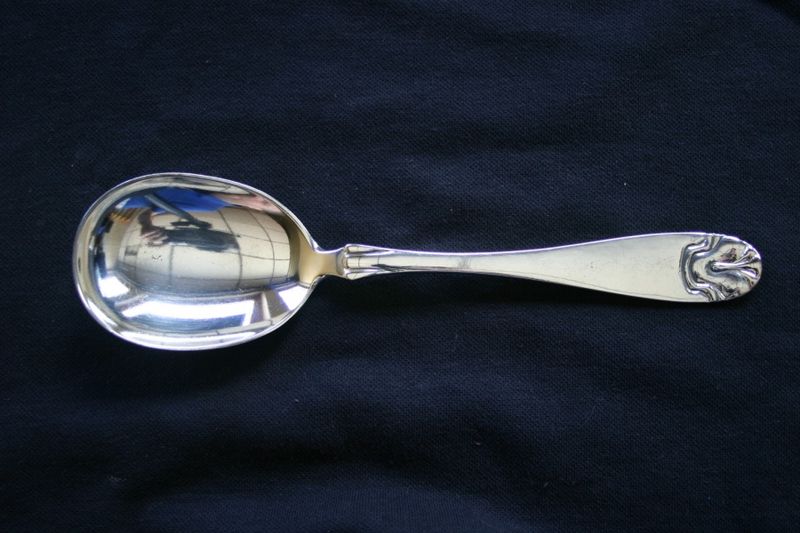 Hamret skjell anretningsskje